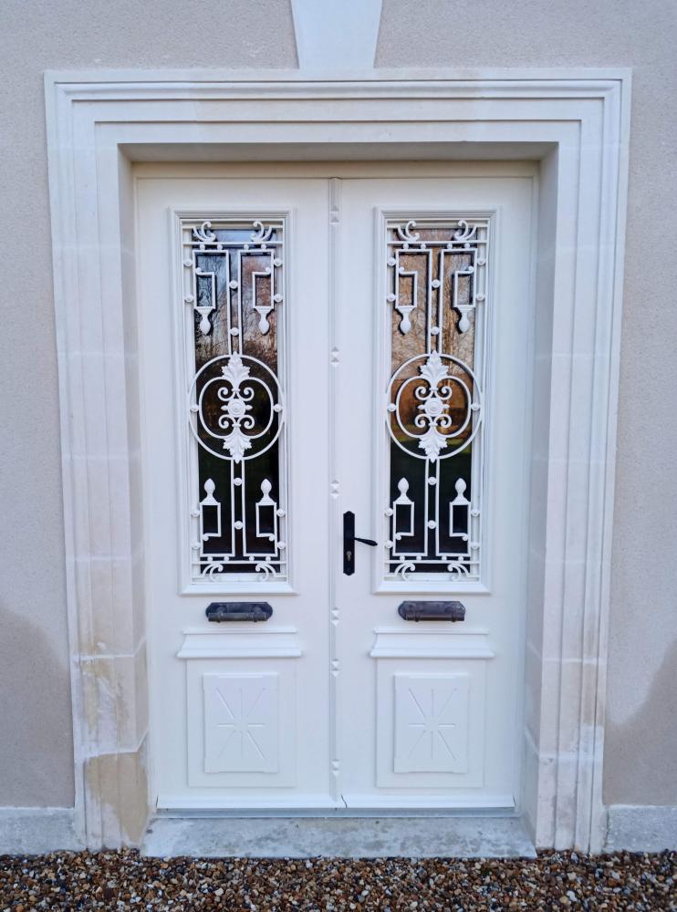 Porte d'entrée blanche