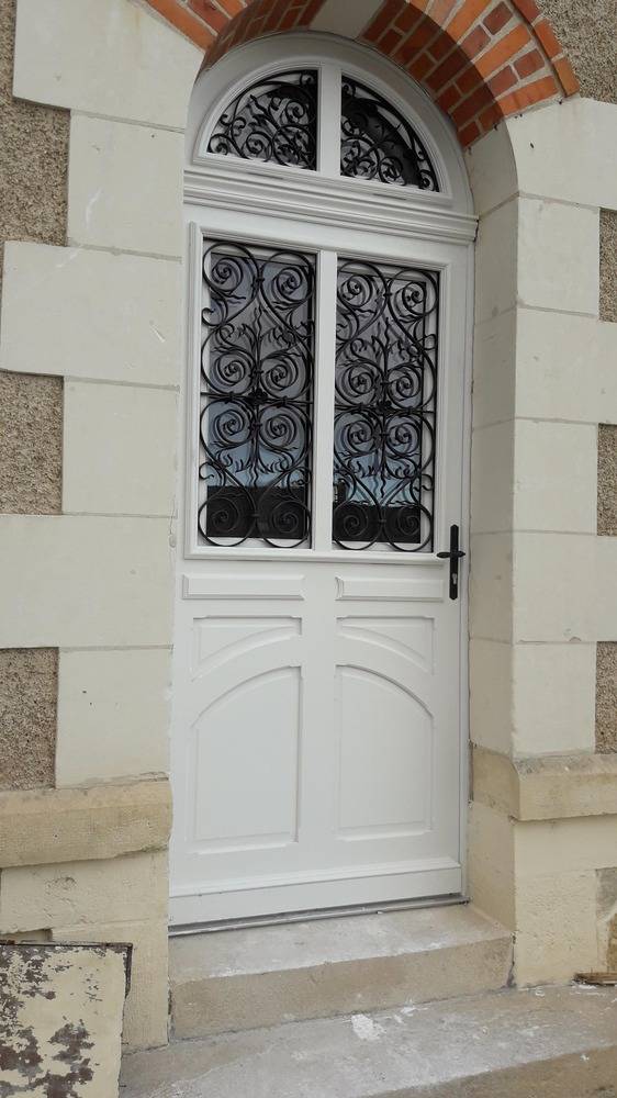 10 Porte d'entrée bois imposte plein cintre