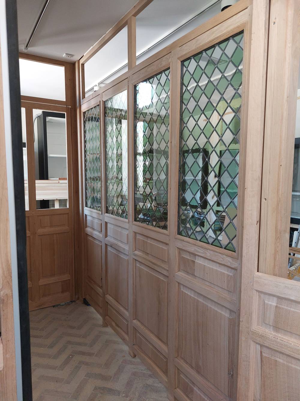 14 SAS d'entrée avec vitraux-min-min